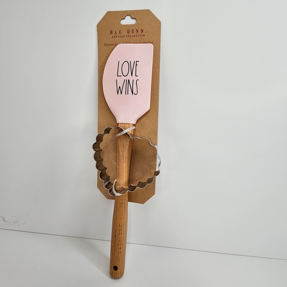 NWT Rae Dunn Spatula Heart Cookie Cutter Set "Love Wins" Text Pink Baking Gift